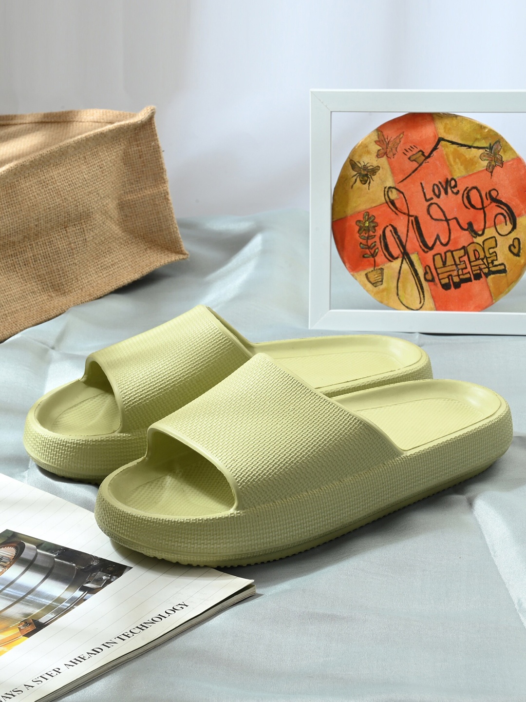 

AfroJack Men Green Croslite Sliders