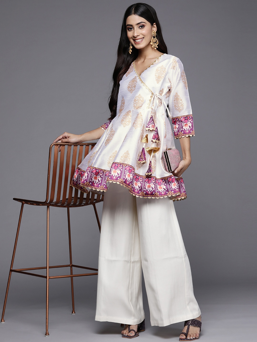 

Ahalyaa Women White & Golden Ethnic Printed Tunic