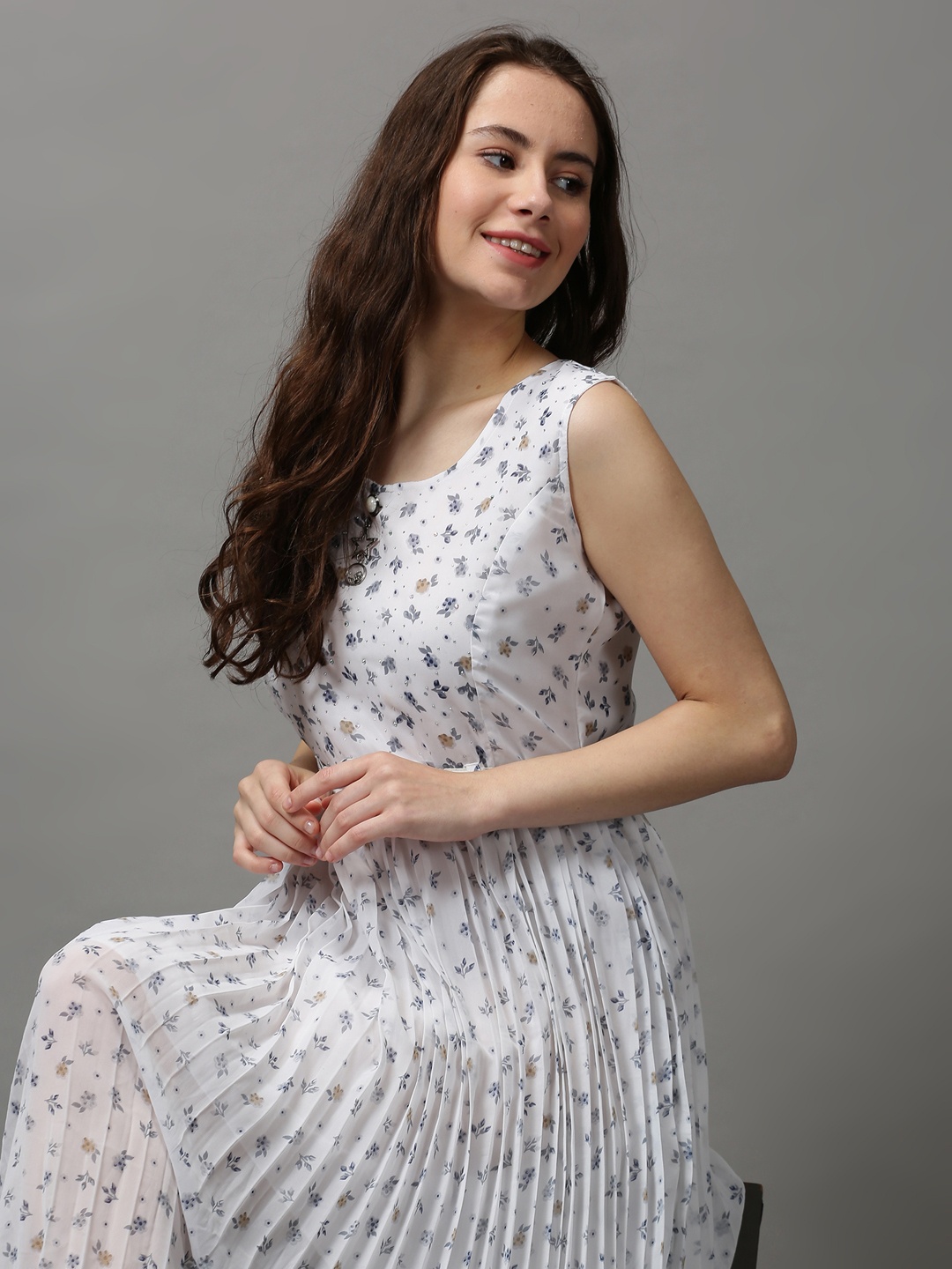 

SHOWOFF White Floral Chiffon Midi Dress