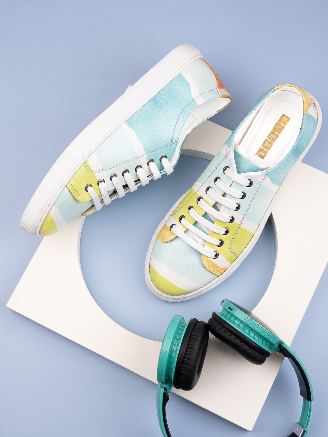 

KLEAT Men Blue Colourblocked Lightweight Casual Sneakers