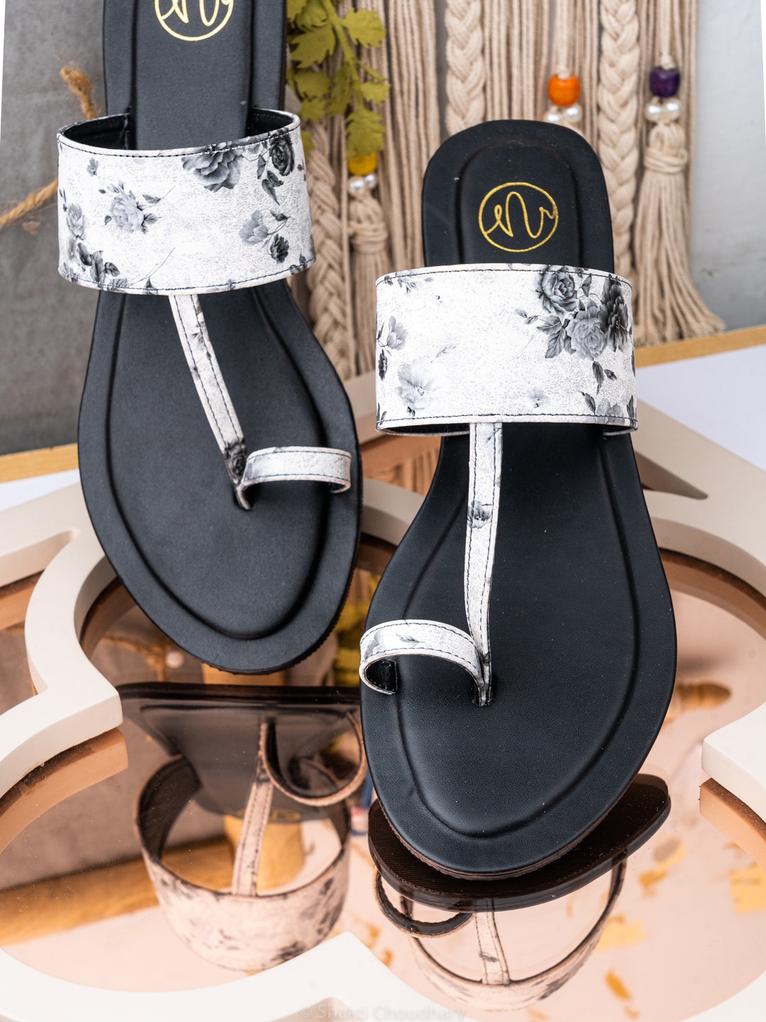 

NR By Nidhi Rathi Women Black Printed One Toe Flats
