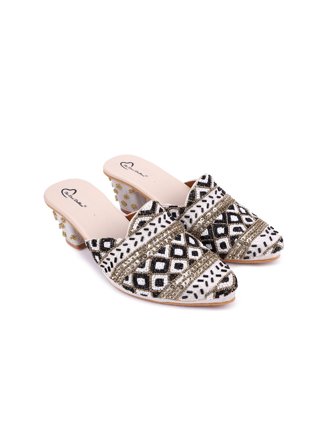

The Desi Dulhan Black & White Embellished Ethnic Block Mules
