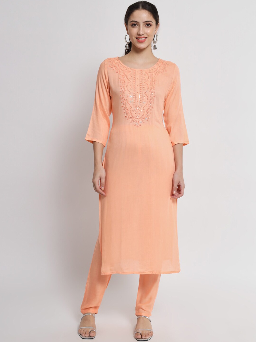 

BARKHA FAB Women Peach-Coloured Ethnic Motifs Embroidered Thread Work Kurta with Trousers