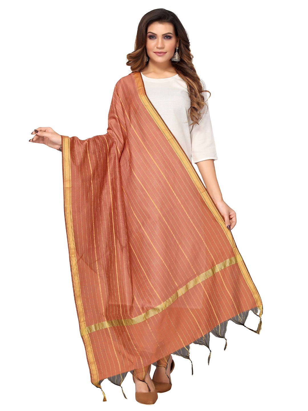 

Nimayaa Women Peach-Coloured & Gold-Toned Striped Dupatta