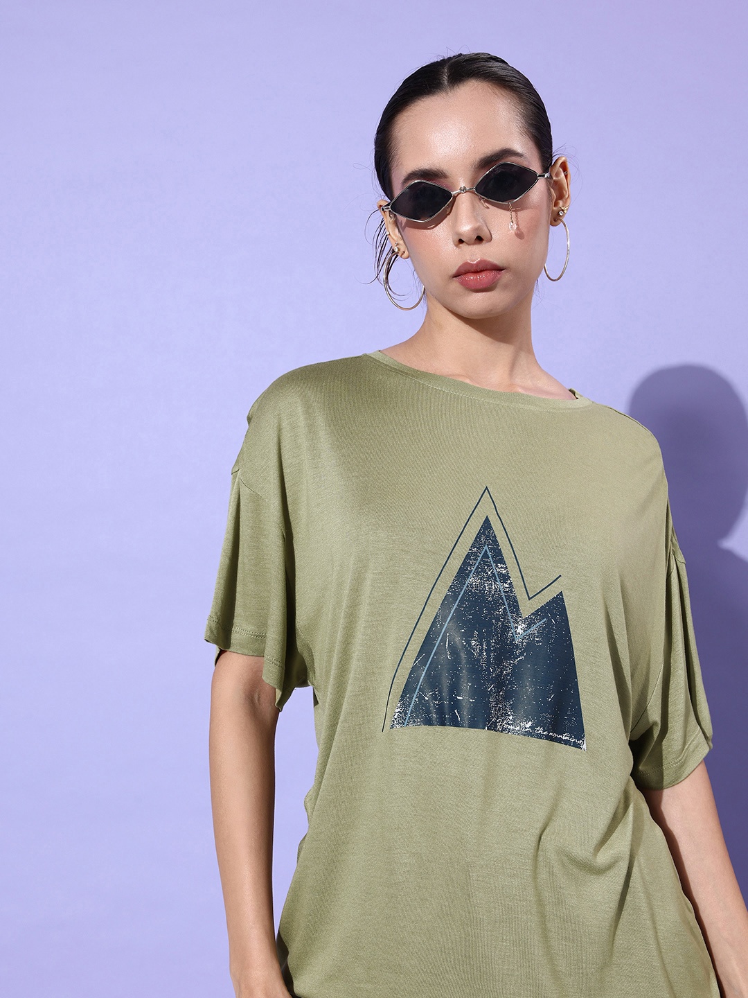 

The Roadster Lifestyle Co. Women Olive Green 90's Hollaback Poster Graphics Boxy T-shirt