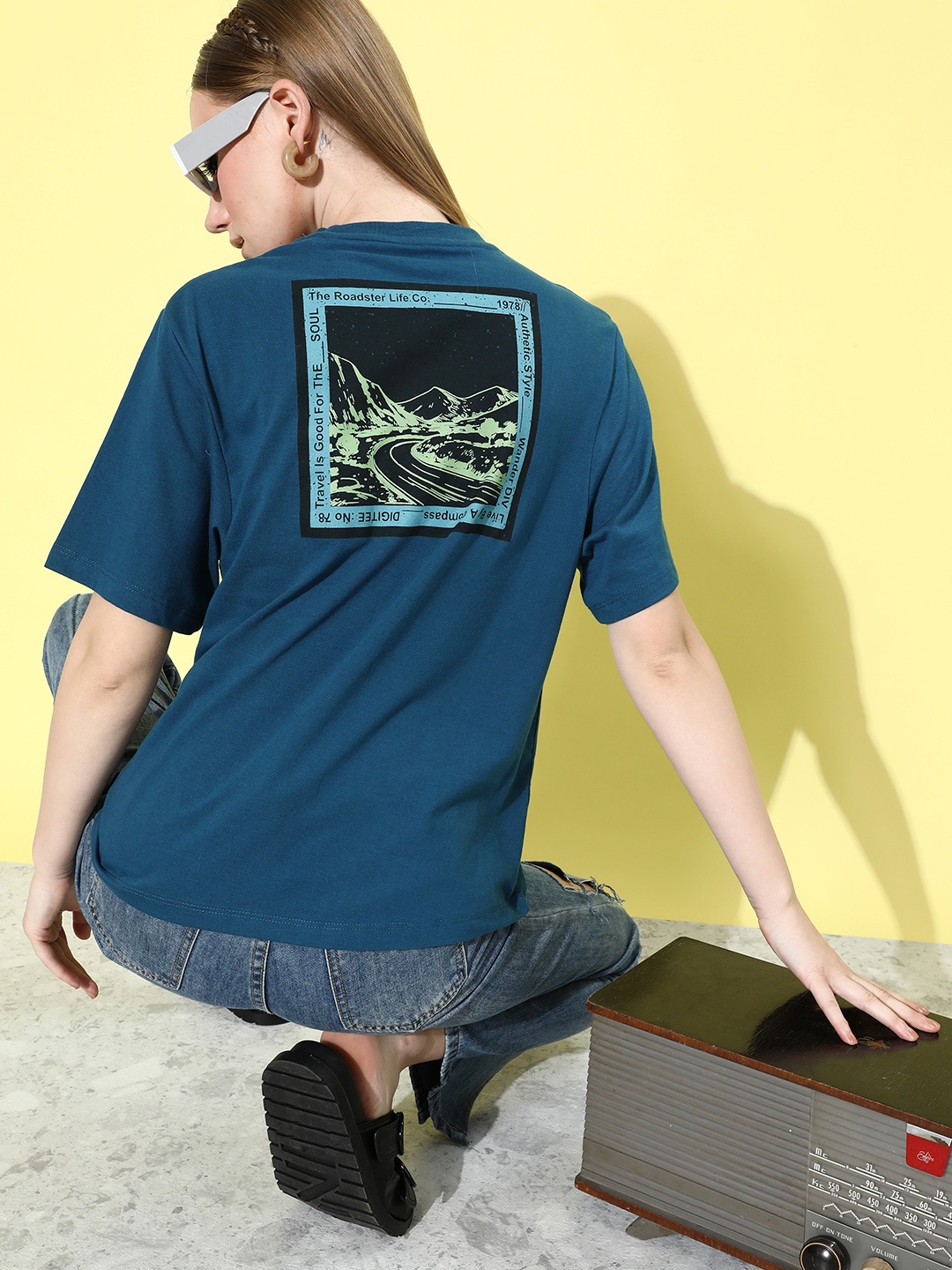 

The Roadster Life Style Co. Women Teal Blue Printed 90's Hollaback Poster Graphics T-shirt