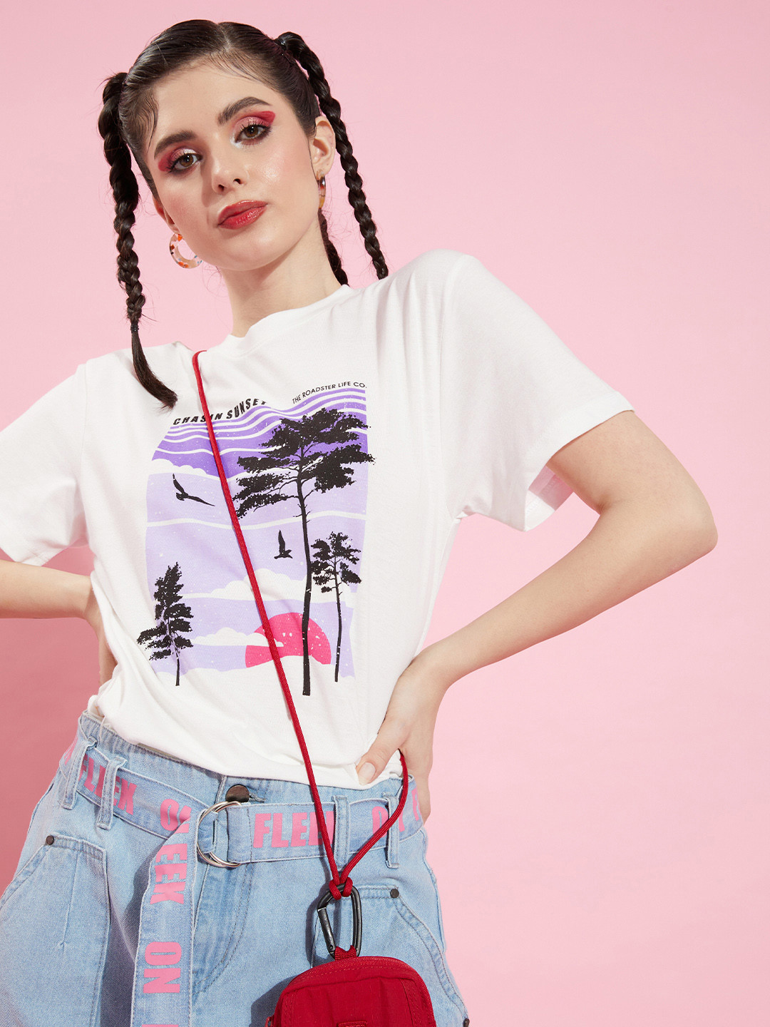 

The Roadster Lifestyle Co. Women Snow White 90's Hollaback Poster Graphics T-shirt