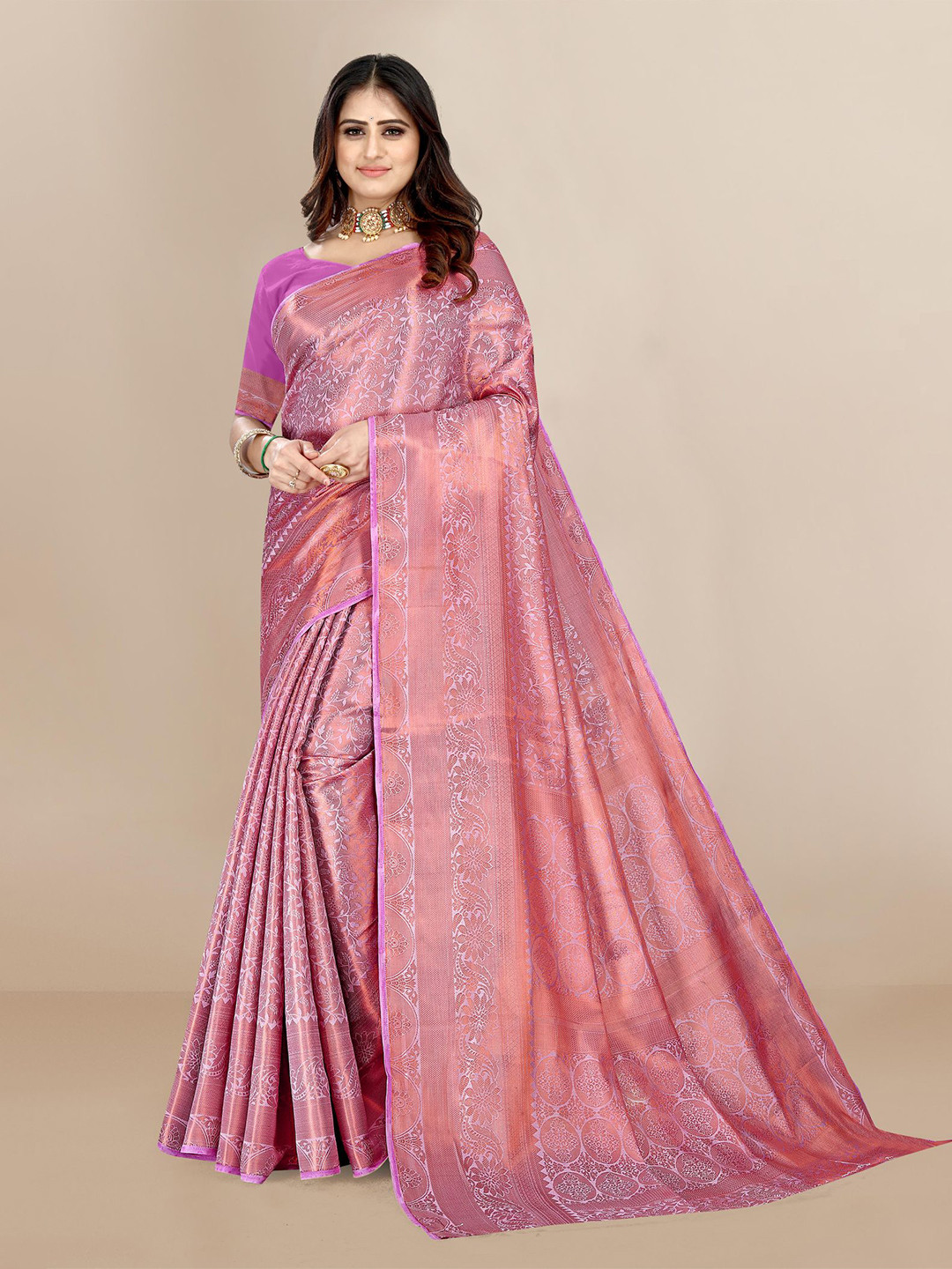 

VAIRAGEE Women Floral Woven Design Zari Saree, Fuchsia