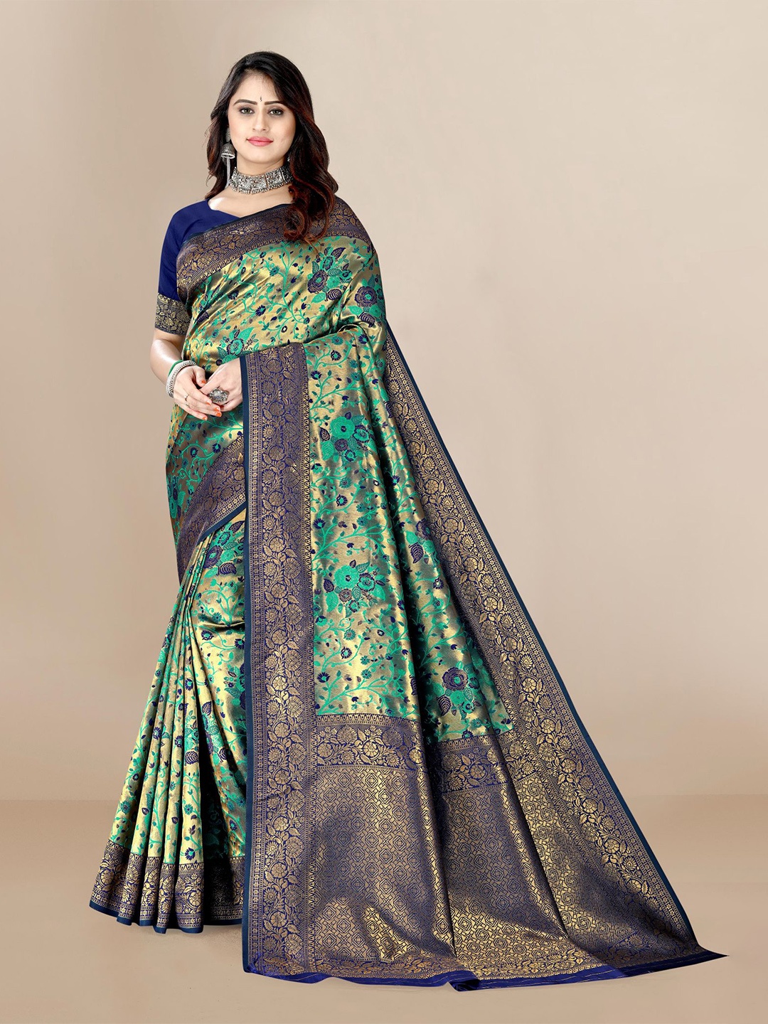 

VAIRAGEE Women Floral Woven Design Zari Silk Blend Saree, Green