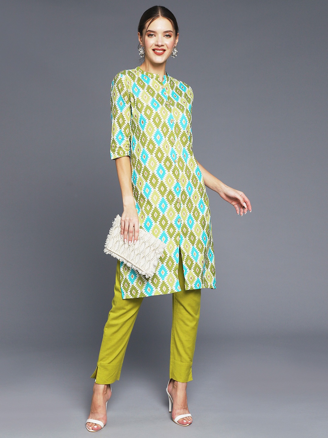 

Anubhutee Women Green Geometric Printed Kurta