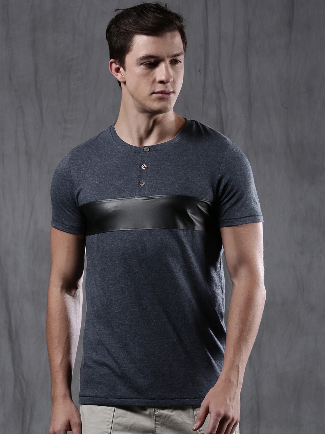 

WROGN Men Navy Blue Solid Henley Neck T-shirt