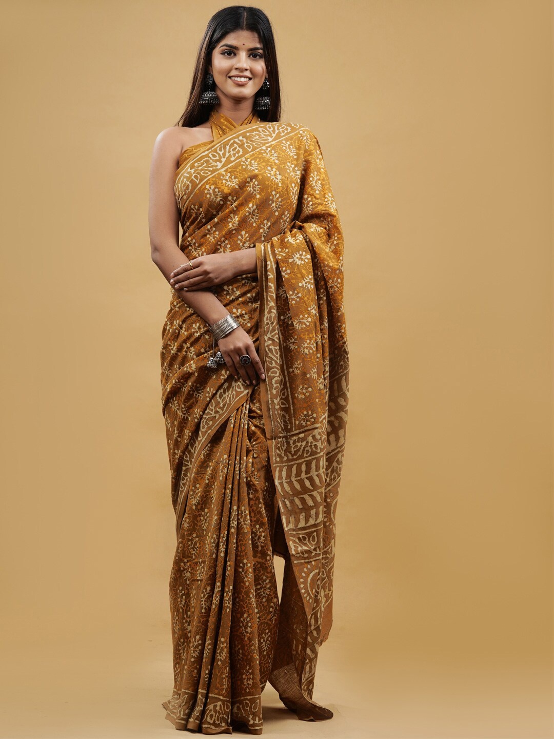 

BUTA BUTI Orange & Off White Floral Pure Cotton Dabu Saree