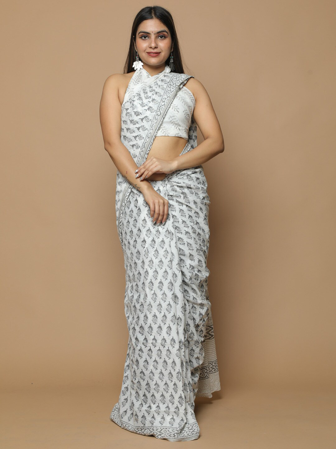 

BUTA BUTI Grey & White Floral Pure Cotton Bagru Saree