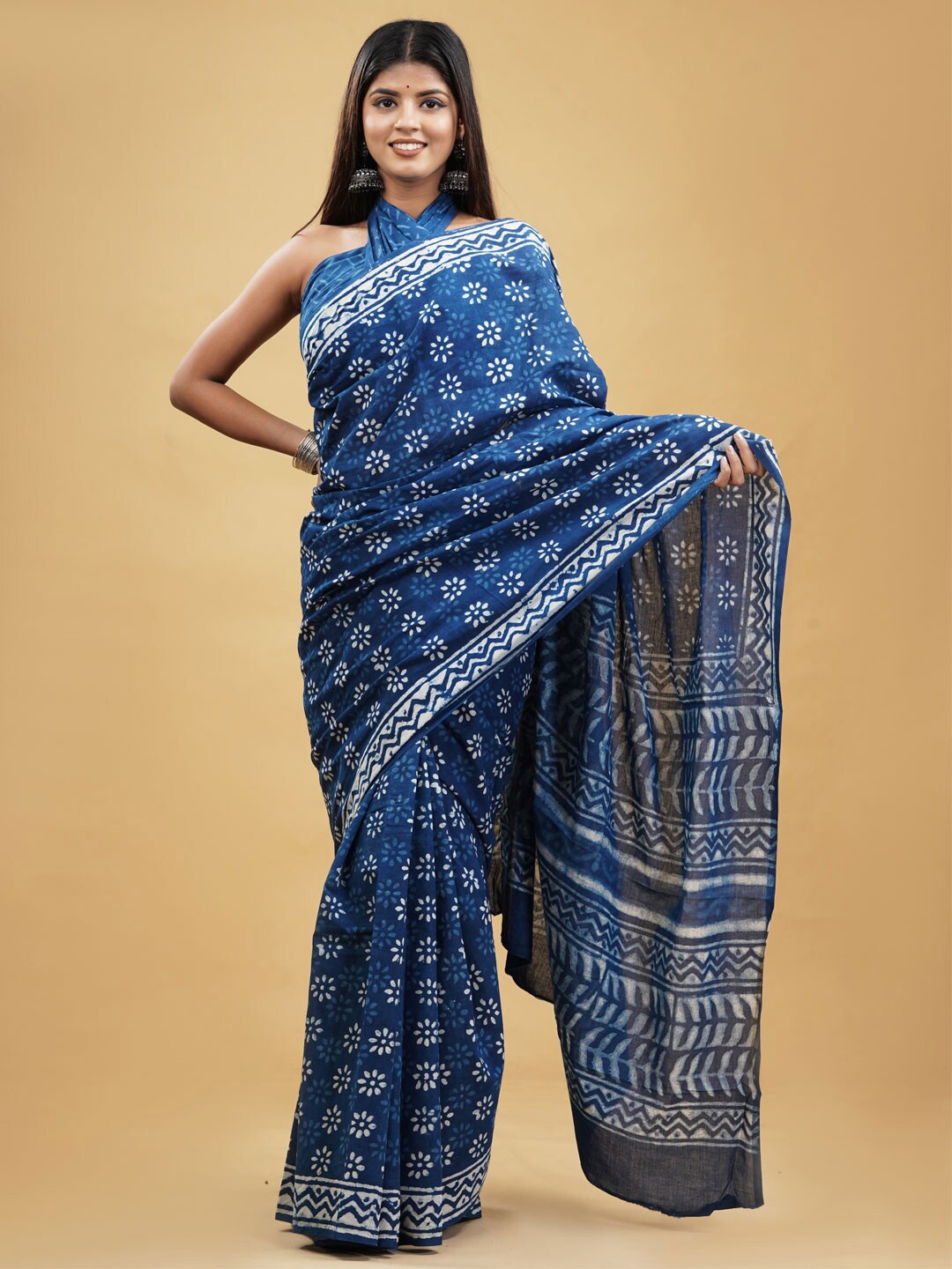 

BUTA BUTI Women Pure Cotton Dabu Saree, Blue