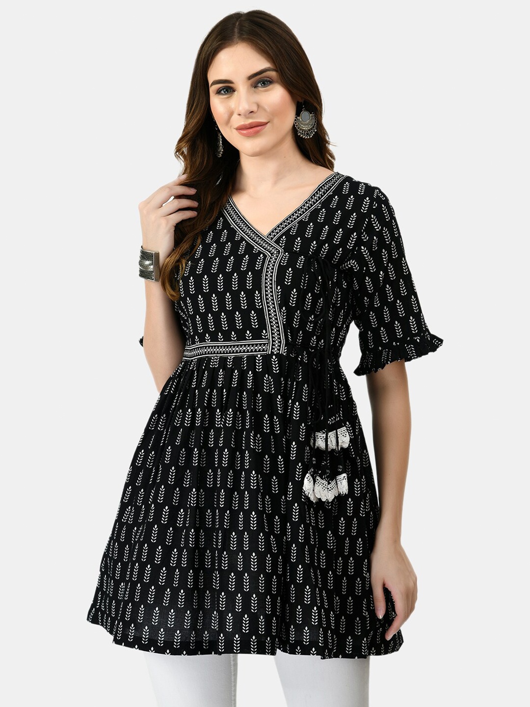 

KALINI Women Black & White Geometric Print Empire Longline Top