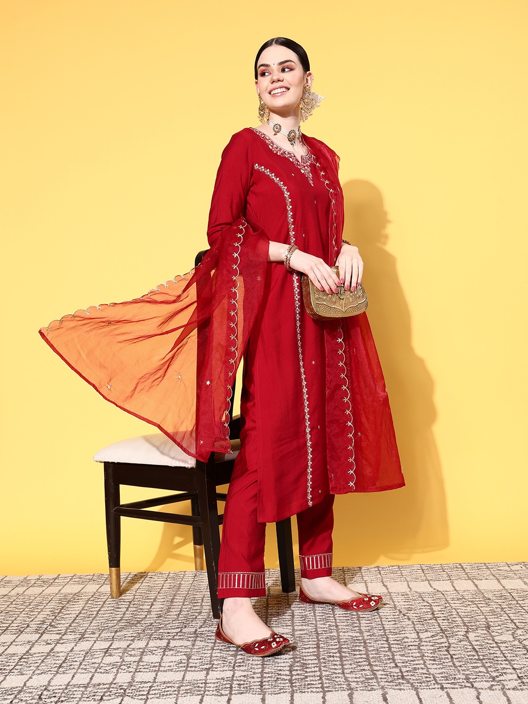 

SheWill Women Ethnic Motifs Cotton Blend Hyper Texture Kurta Set, Maroon