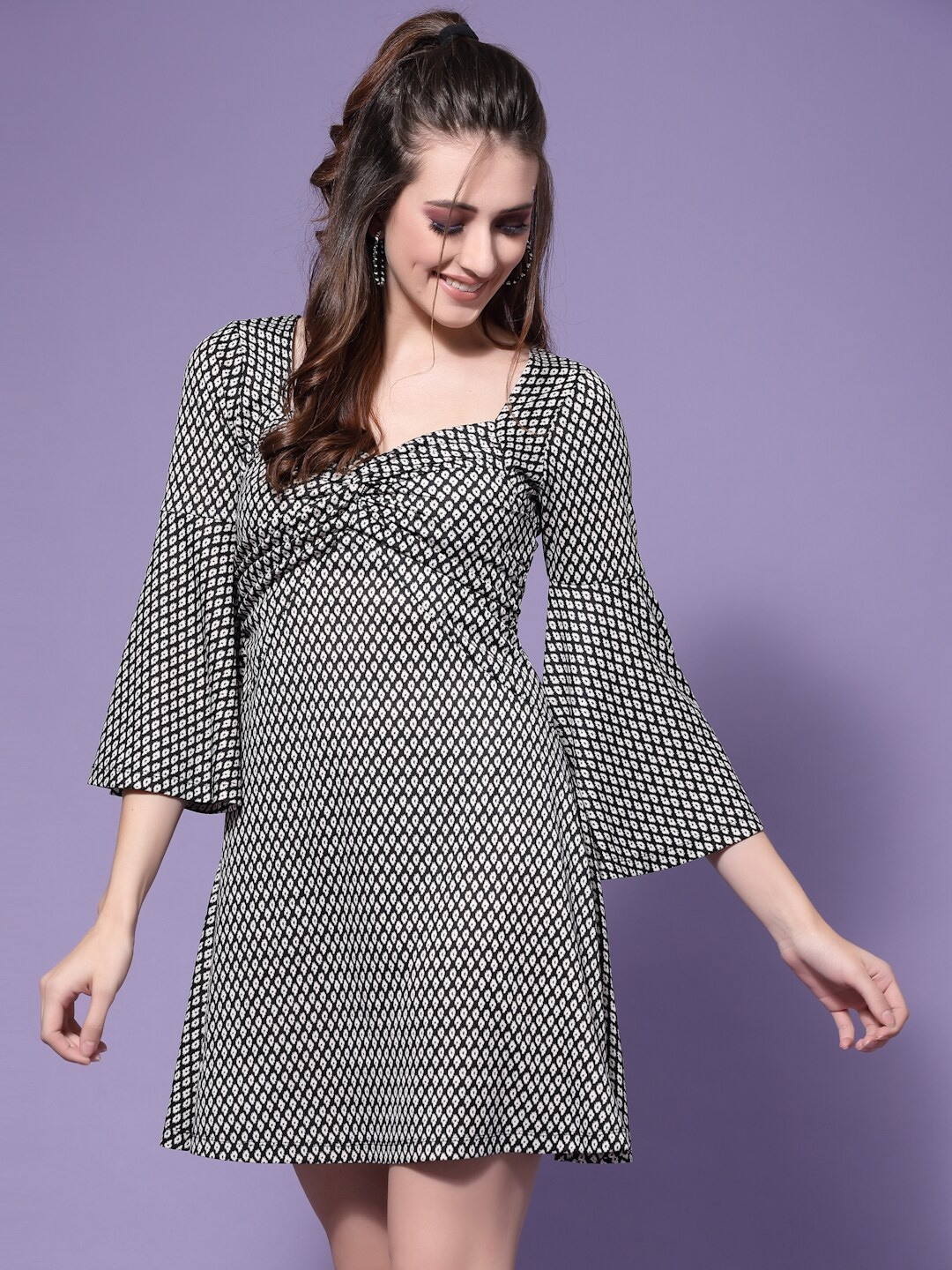 

KASSUALLY Women Black & White Midi Dress