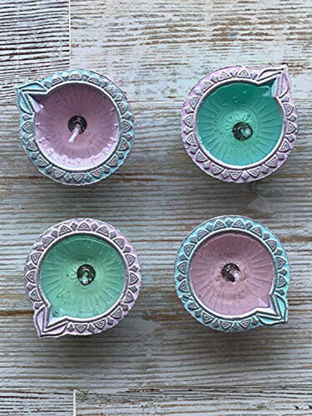 

Ariana Set Of 4 Terracotta Scented Diyas With 4 Tealights, Green