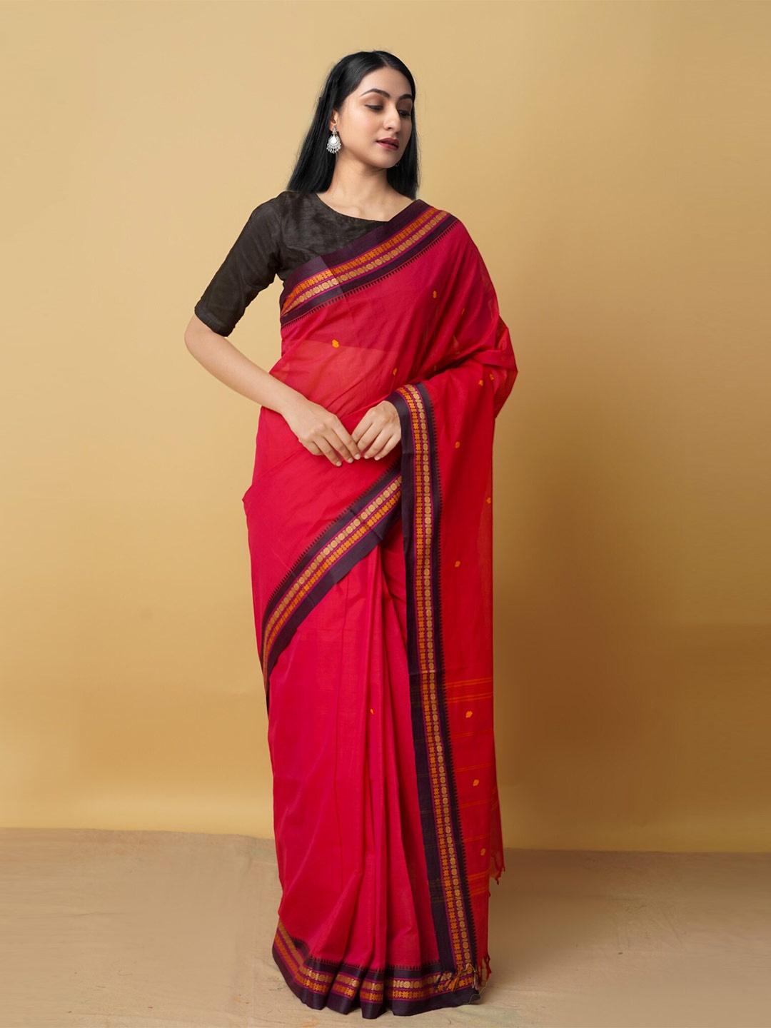 

Unnati Silks Red & Black Woven Design Pure Cotton Sambalpuri Saree