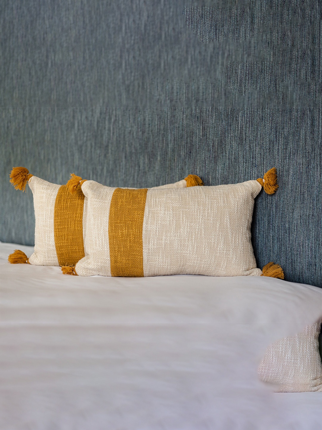 

aRDENMEAD Yellow & Off White Set of 2 Colourblocked Rectangle Cushion Covers