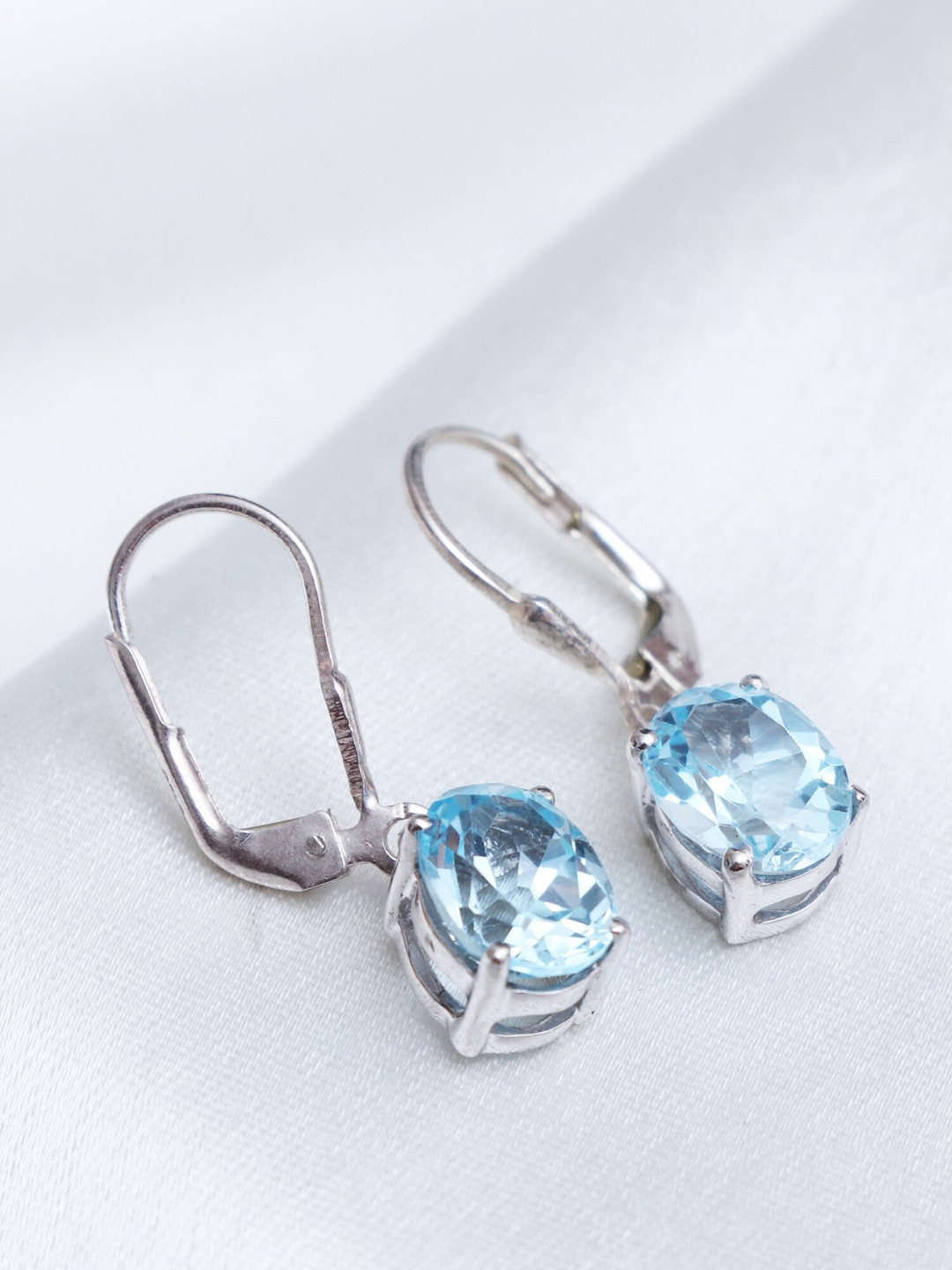 

HIFLYER JEWELS Blue Sterling Silver Rhodium-Plated Topaz Studded Drop Earrings