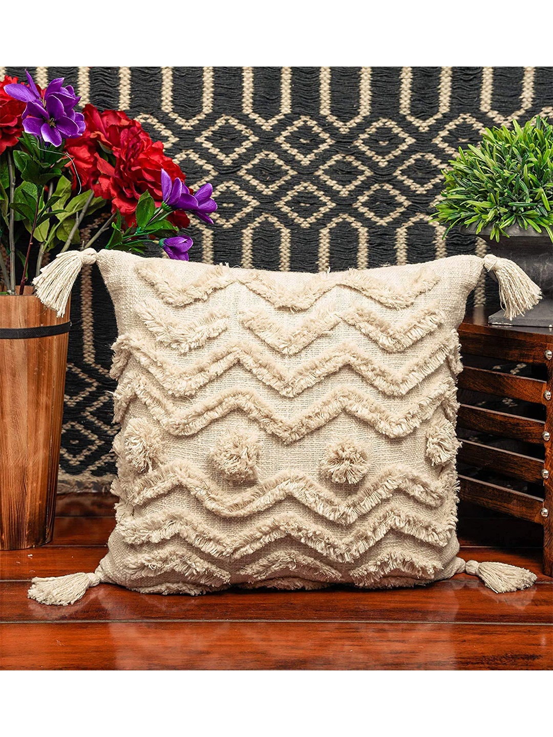 

HERE&NOW Cream-Coloured Geometric Square Cotton Cushion Covers