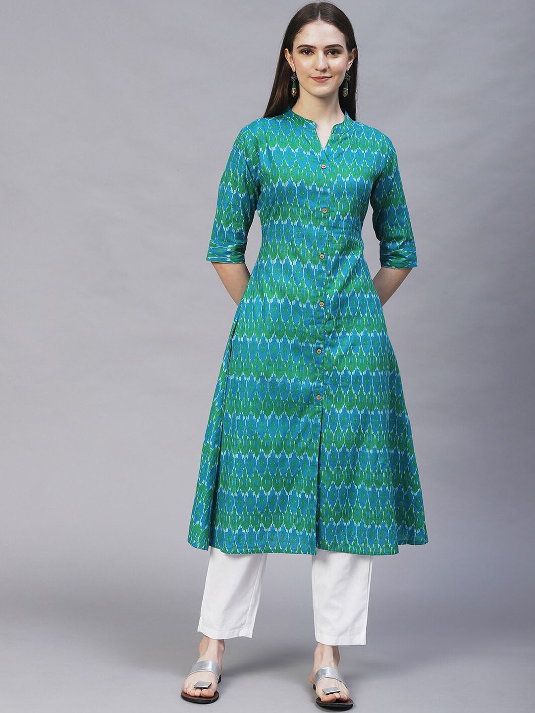 

FASHOR Women Green & Blue Ikat Printed Short Sleeve Cotton Kurta