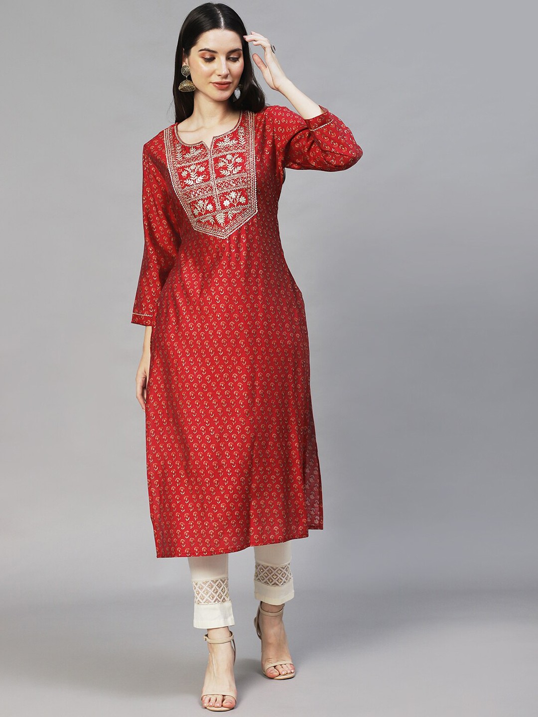 

FASHOR Women Red Floral Printed Gotta Patti Straight Fit Kurta