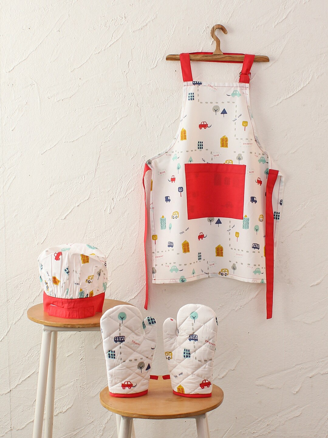 

House This Kids White Printed Apron Kitchen Set