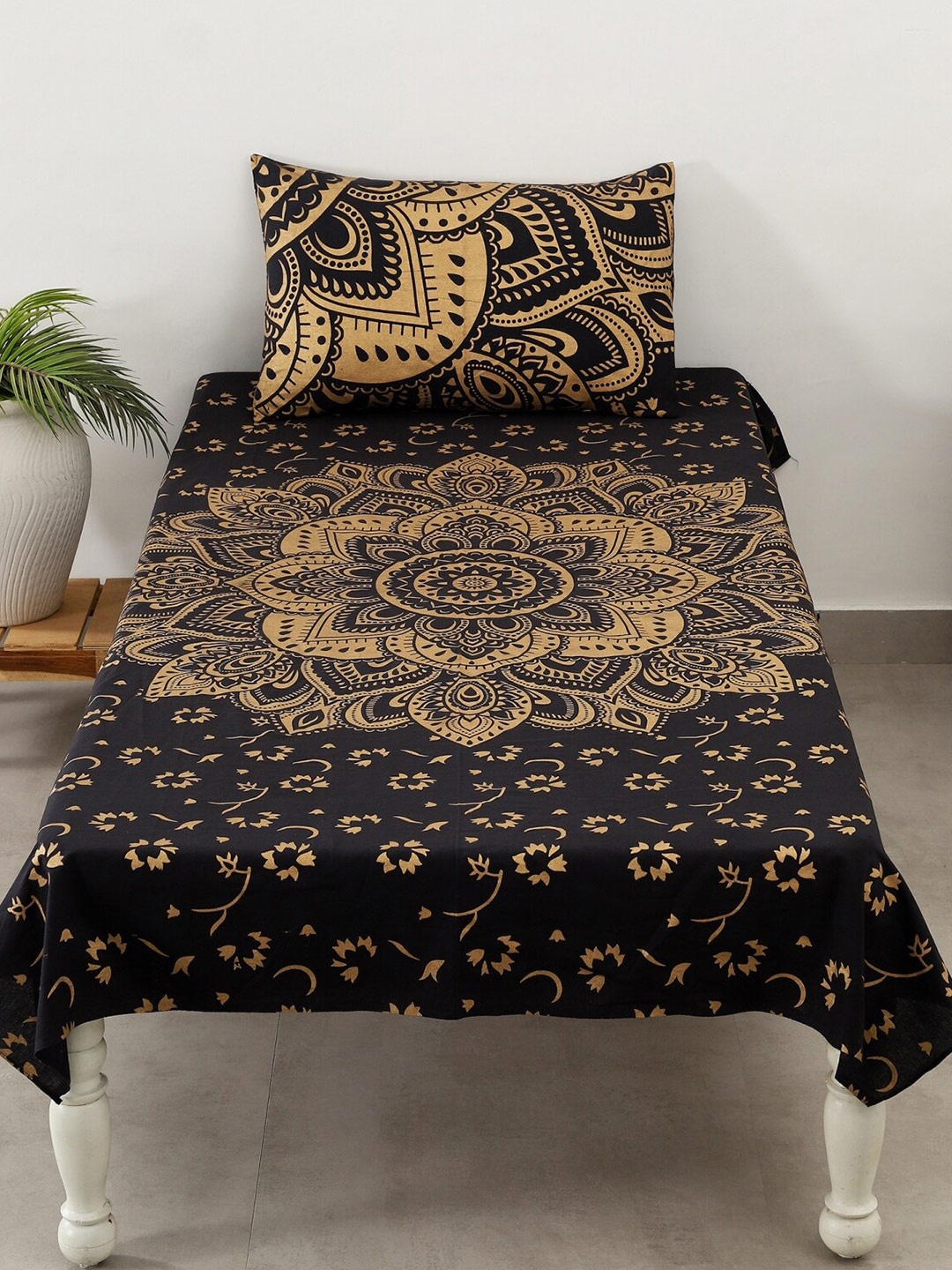 

HANDICRAFT PALACE Black & Mustard Floral 144 TC Single Bedsheet with 1 Pillow Covers