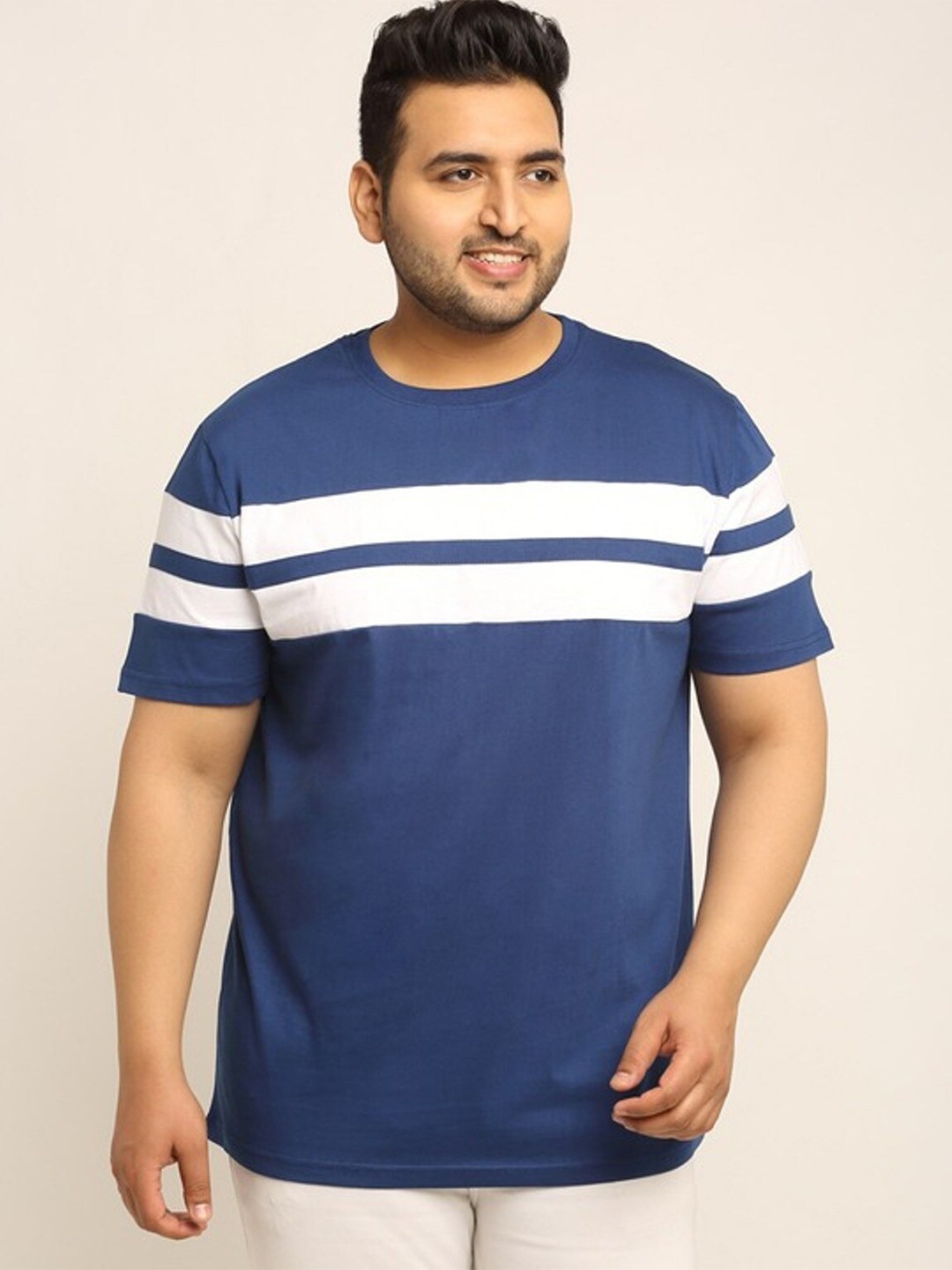 

Rodzen Plus Men Blue & White Striped Pure Cotton T-shirt