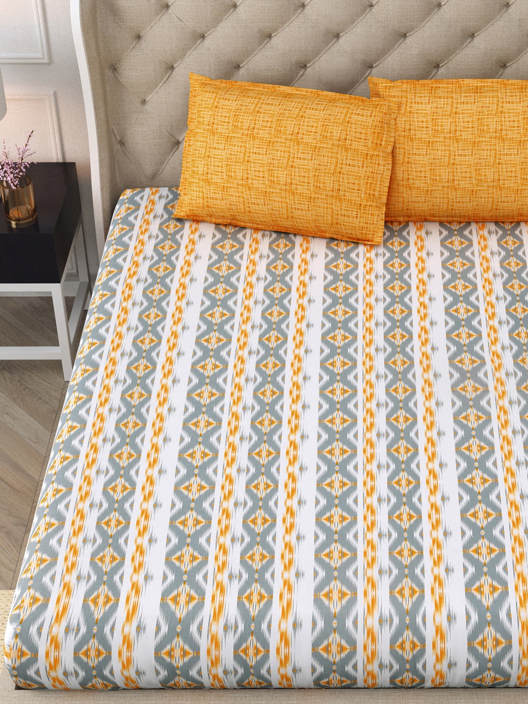 

DREAM WEAVERZ Grey & White Printed 300 TC Double Bedsheet with 2 Pillow Covers