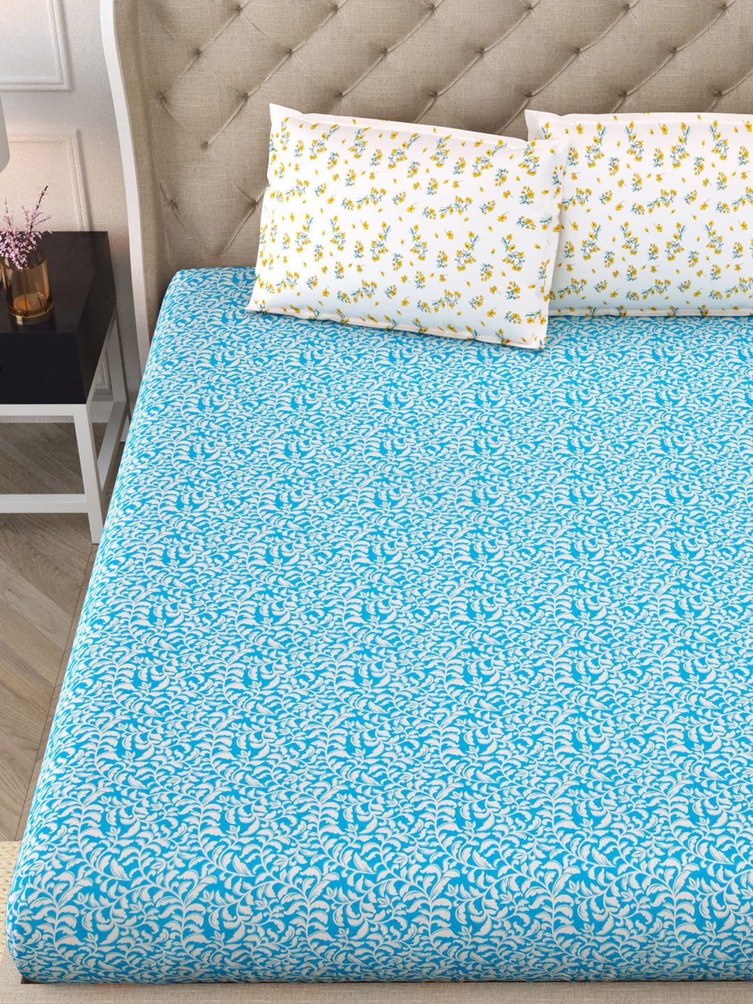

DREAM WEAVERZ Blue & White Floral 300 TC Pure Cotton Double Bedsheet with 2 Pillow Covers