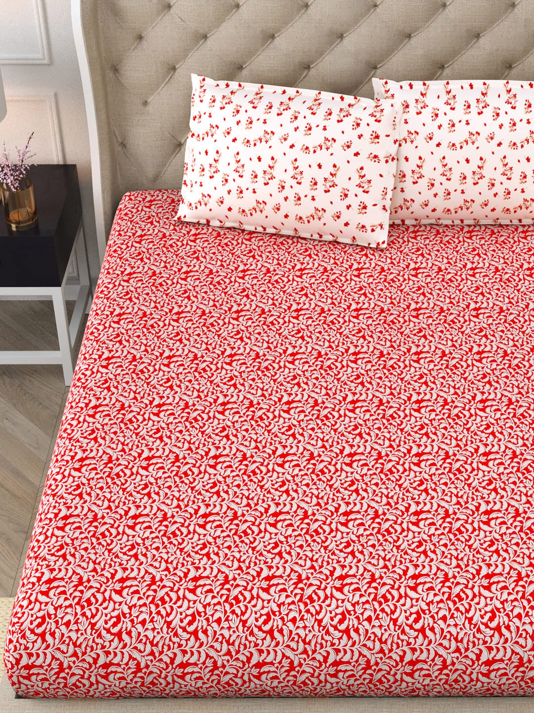 

DREAM WEAVERZ Red & White Floral 300 TC Double Bedsheet with 2 Pillow Covers