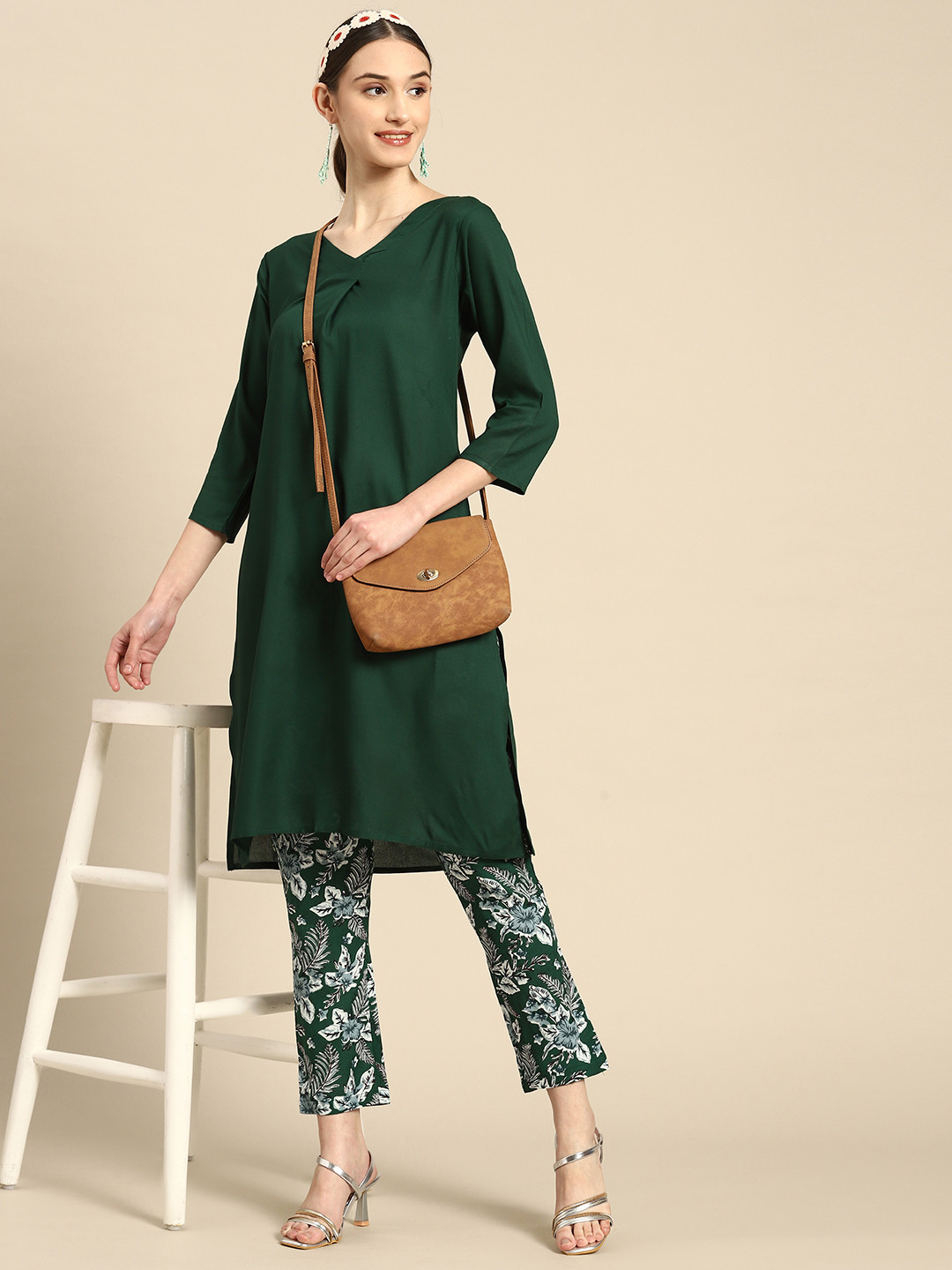 

Sangria Women Solid Kurta with Floral Printed Trousers, Green