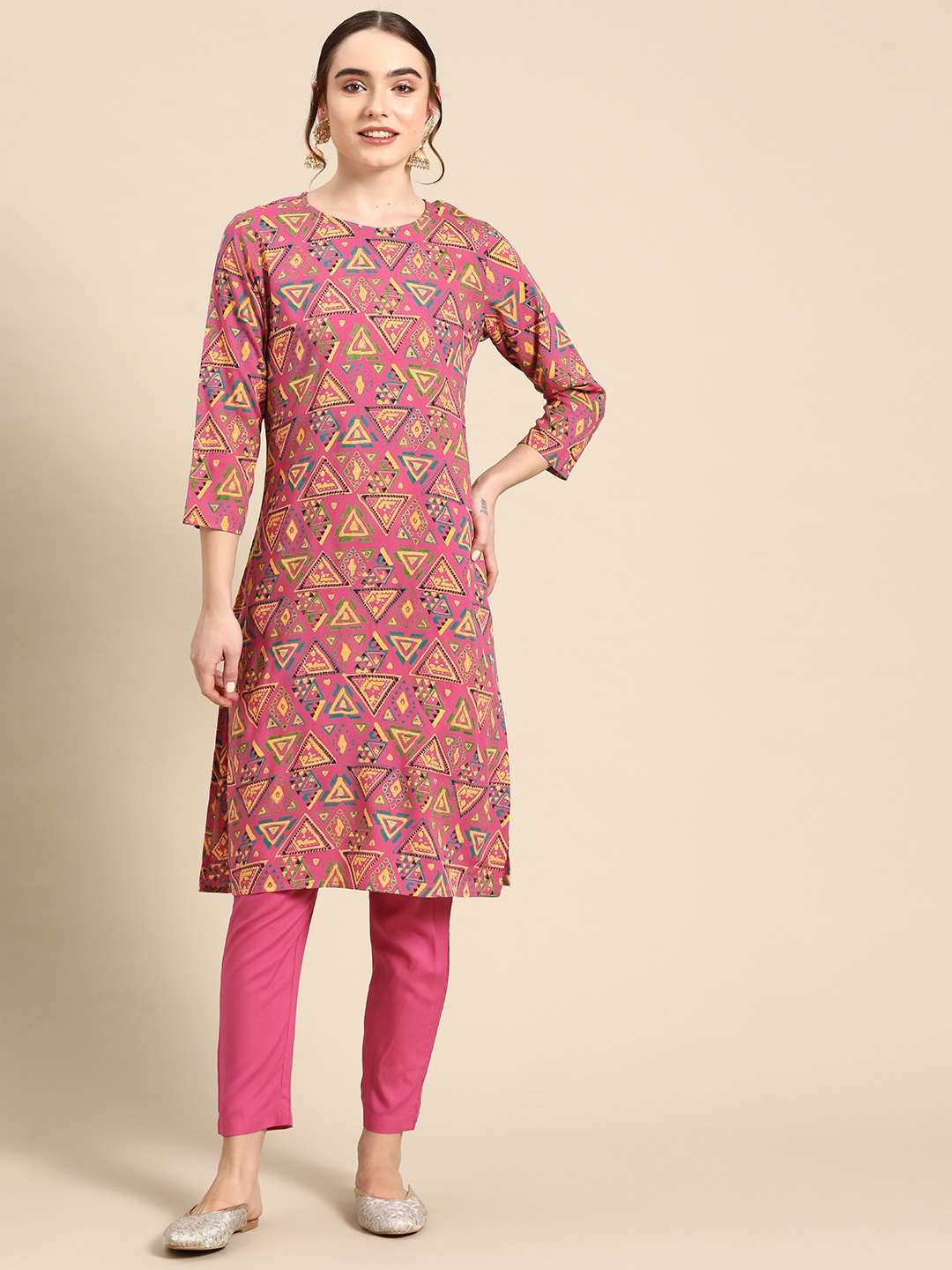 

Sangria Printed Kurta with Trousers, Pink