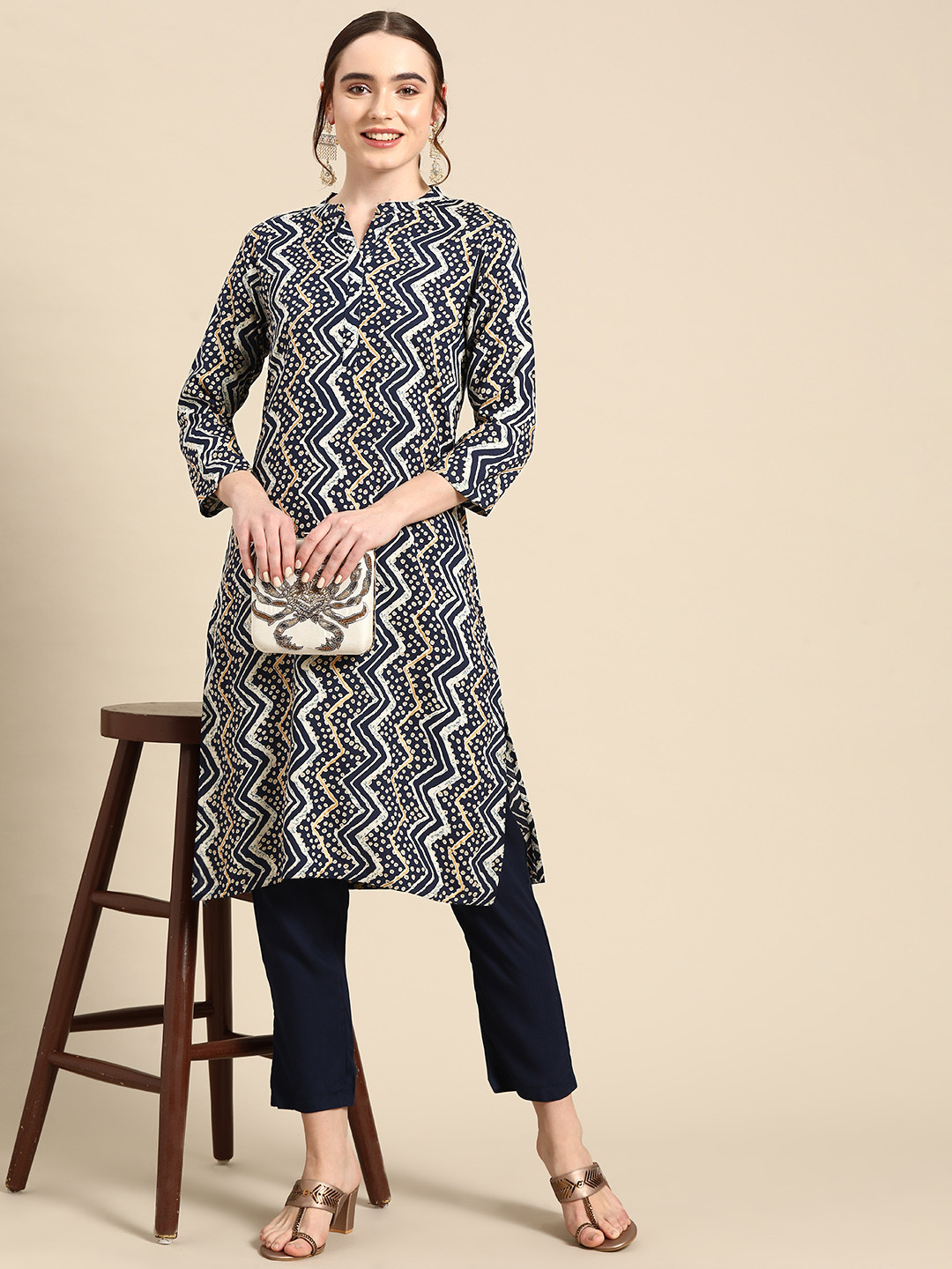 

Sangria Chevron Printed Straight Kurta with Trousers, Navy blue