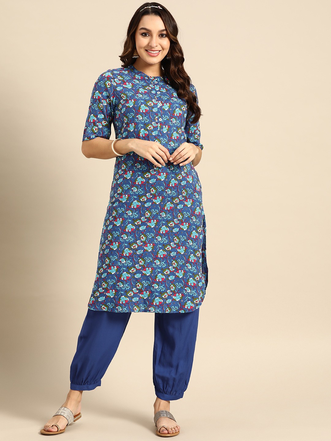 

Sangria Floral Printed Mandarin Collar Kurta with Salwar, Navy blue