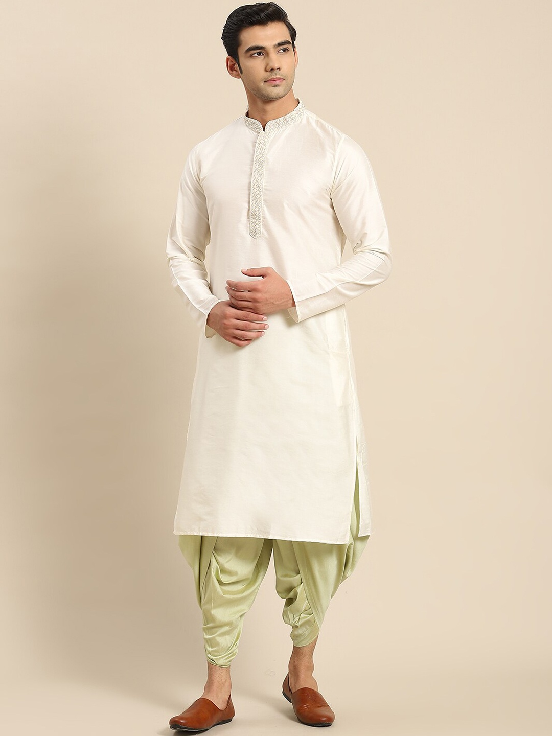 

KISAH Men Solid Regular Fit Thread Work Kurta, White