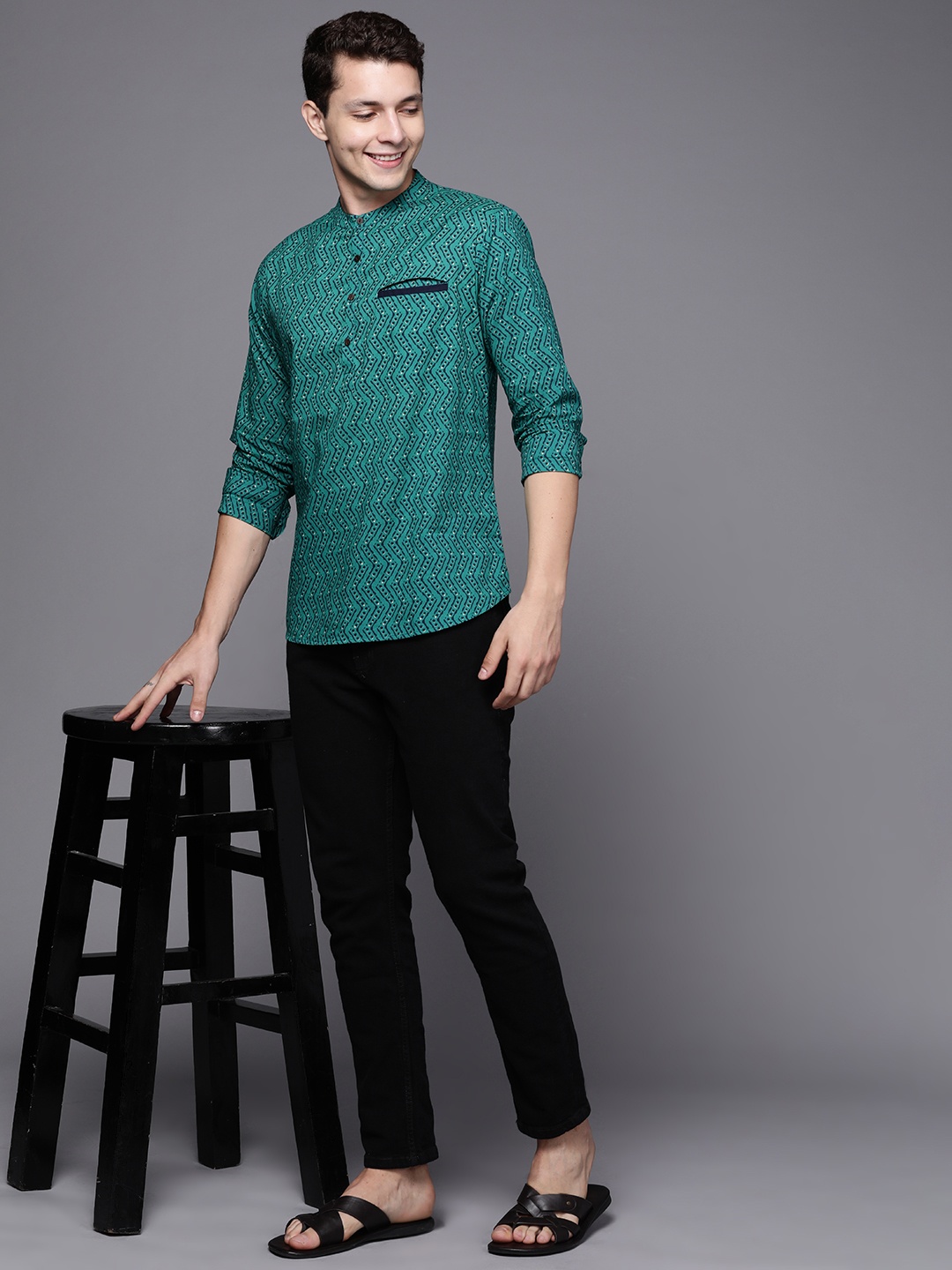 

Indo Era Men Green & Blue Cotton Printed Kurta