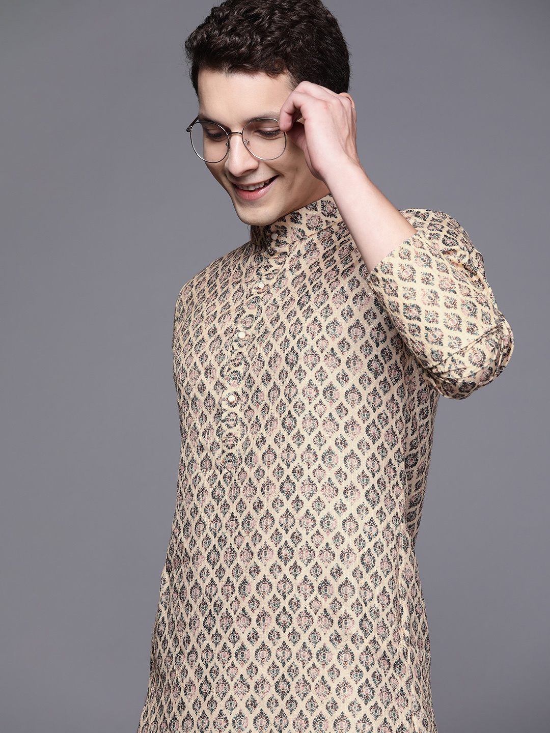 

Indo Era Men Beige & Black Cotton Printed Kurta