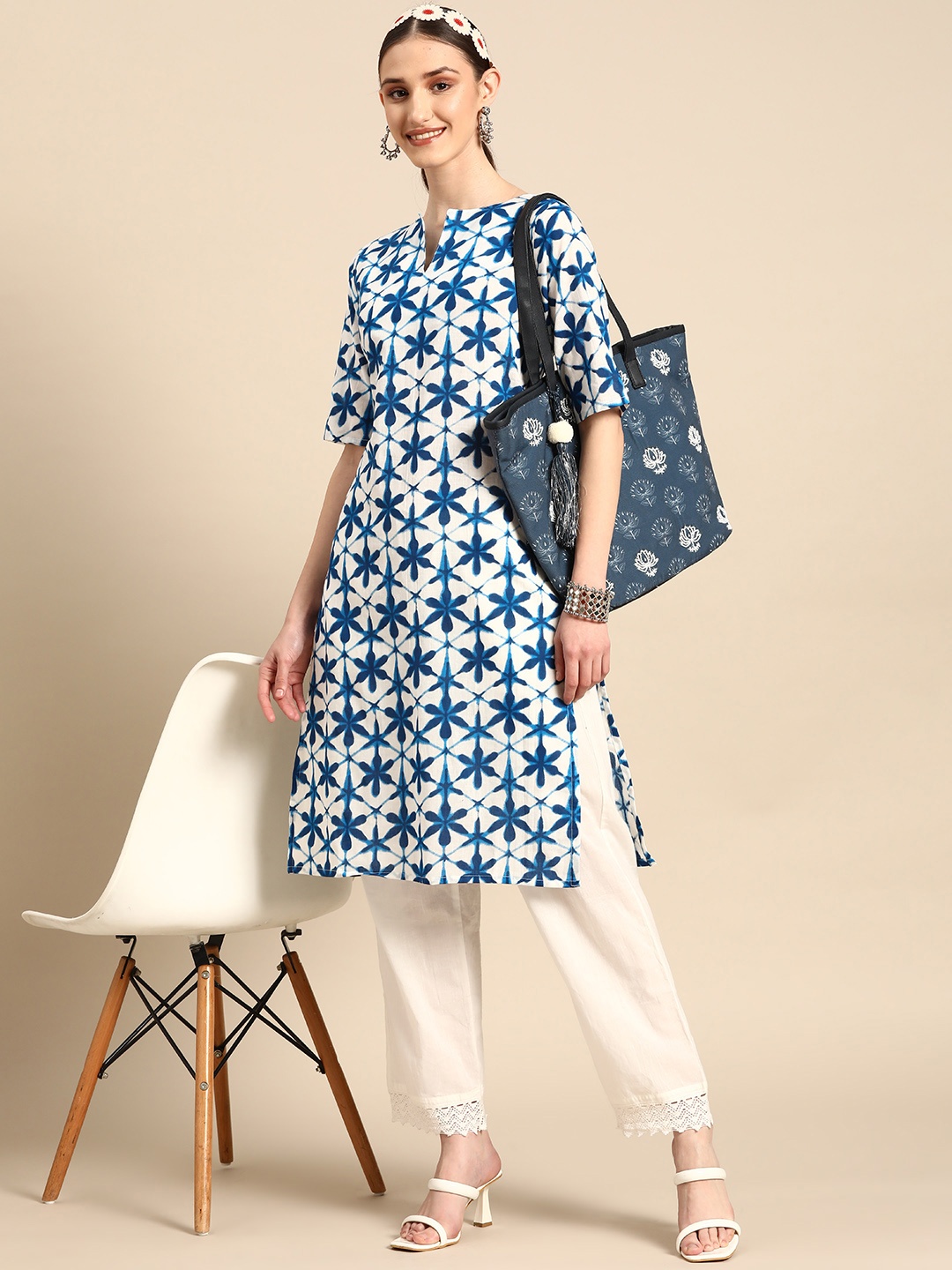 

Sangria Women Pure Cotton Floral Printed Kurta, Blue