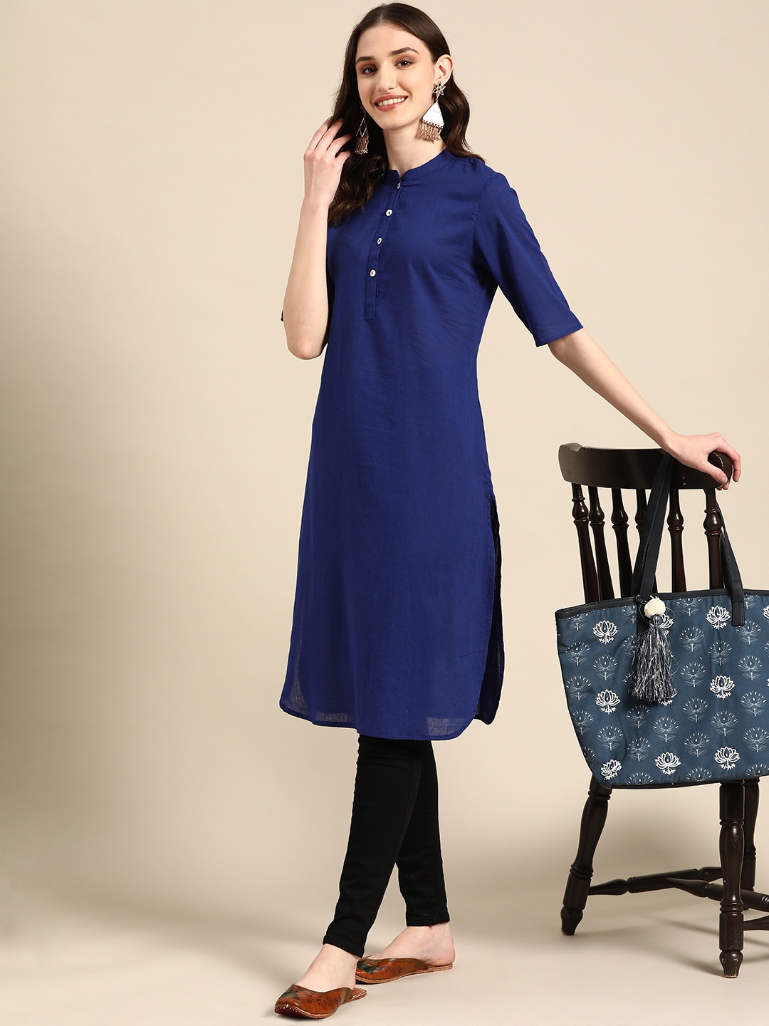 

Sangria Women Solid Mandarin Collar Pure Cotton Indigo Kurta, Navy blue