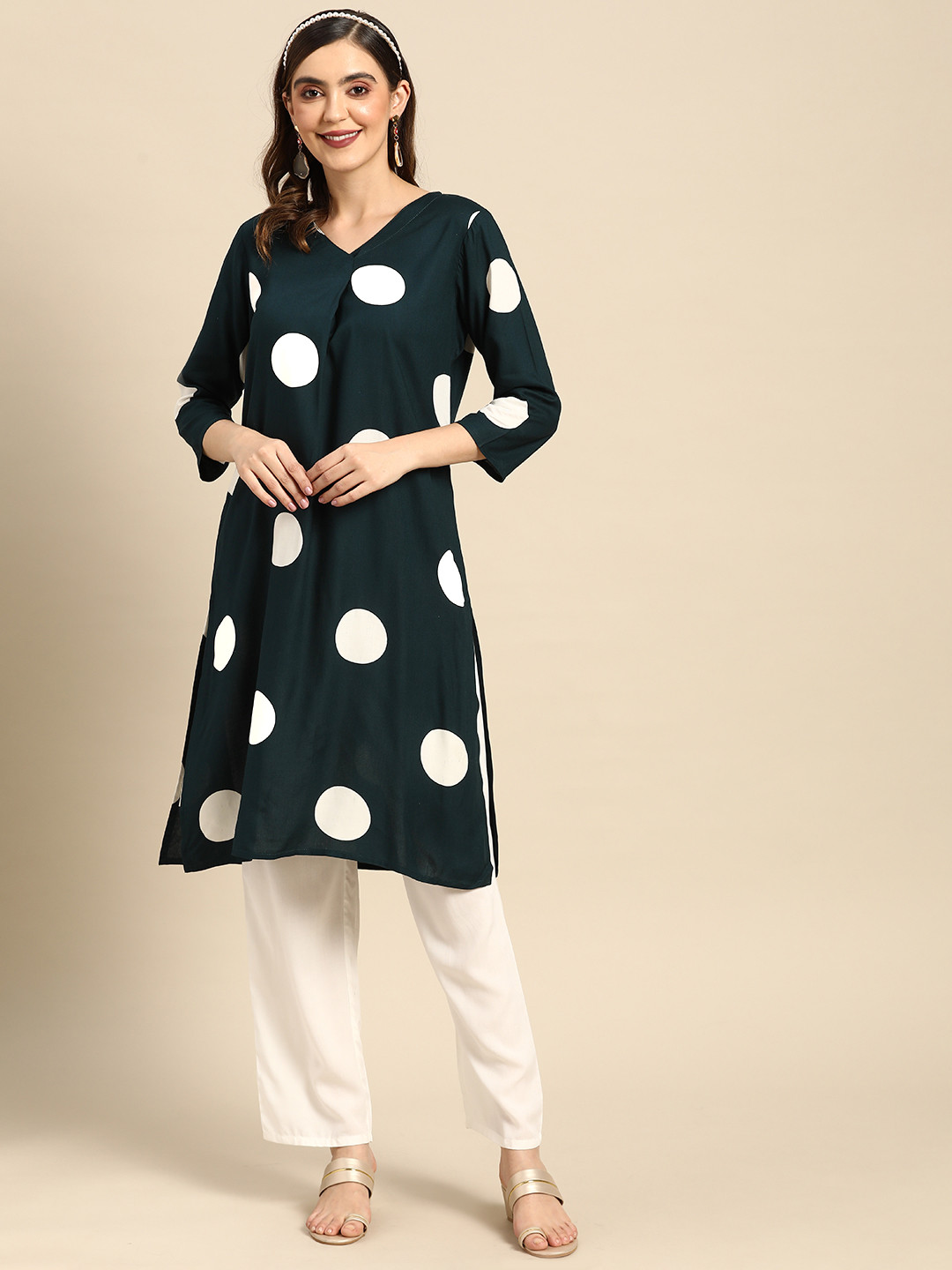 

Sangria Women Polka Dots Printed Straight Kurta, Green