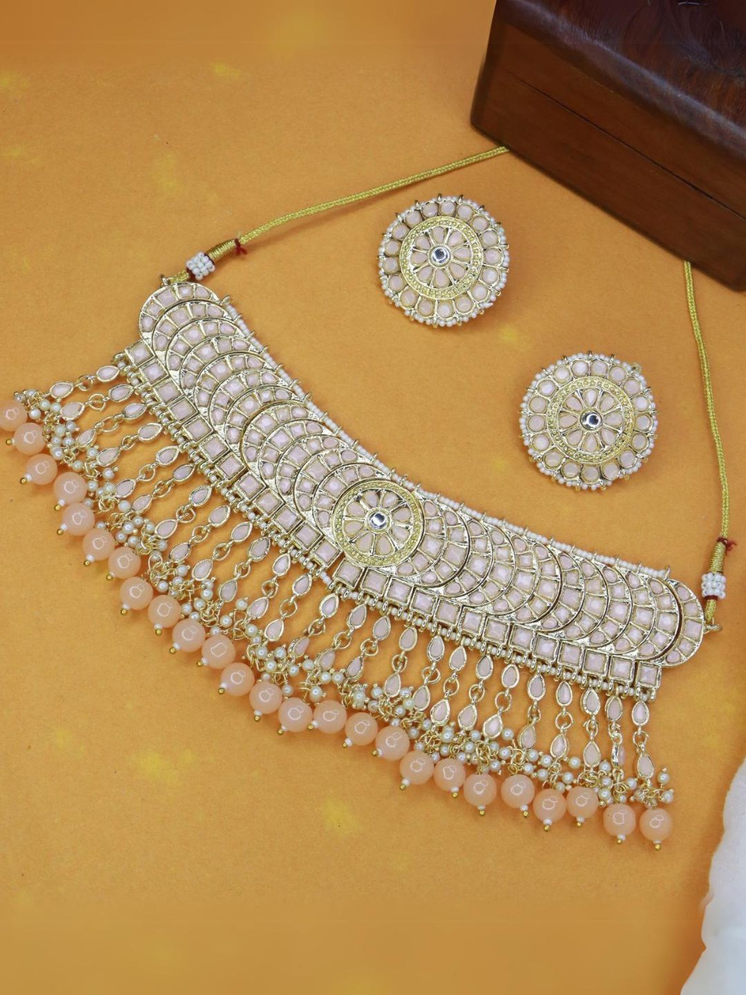 

I Jewels Gold-Plated Peach-Colored Kundan Stone-Studded & Beaded Jewellery Set