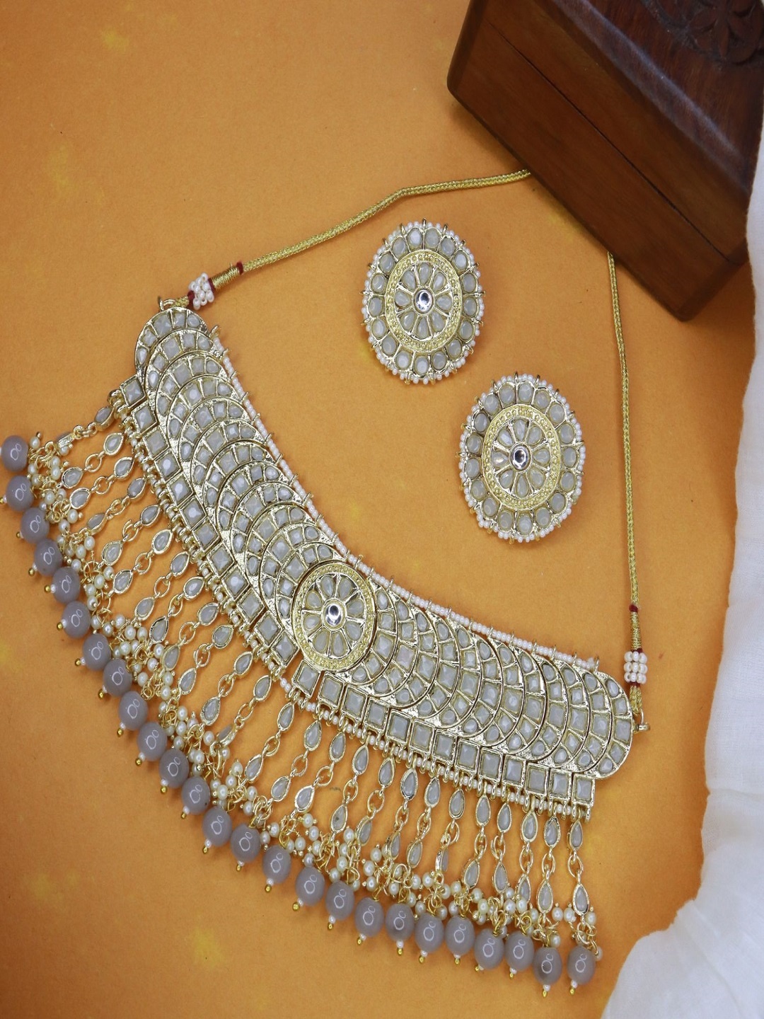 

I Jewels Gold-Plated & Grey Kundan & Pearls-Studded Jewellery Set