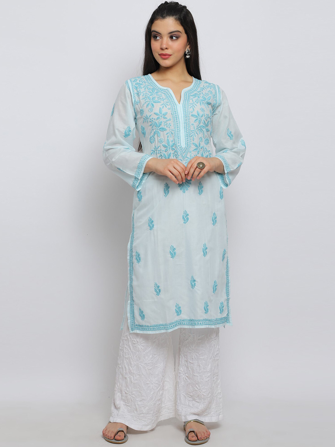 

PARAMOUNT CHIKAN Women White & Blue Ethnic Motifs Embroidered Chikankari Cotton Kurta