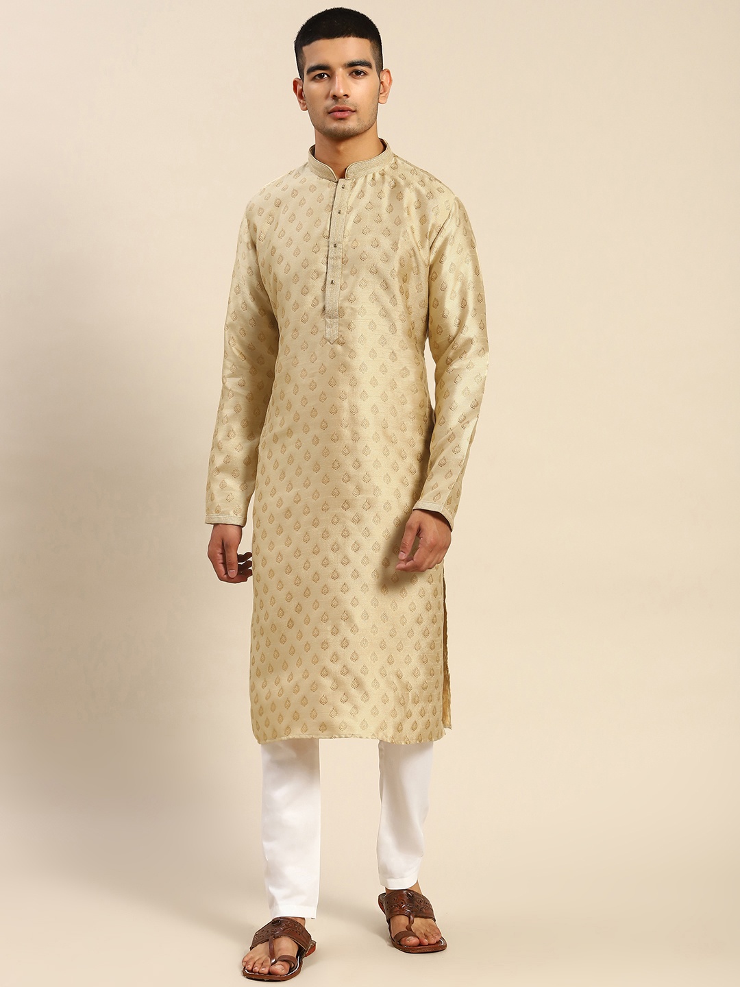 

RAJUBHAI HARGOVINDAS Men Cream-Coloured Ethnic Motifs Kurta With Pyjamas