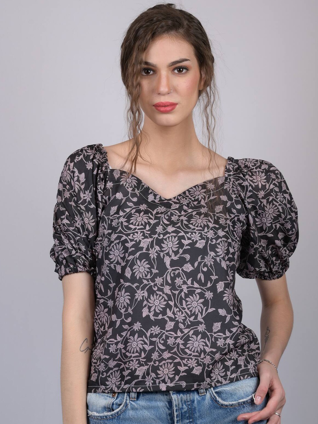 

OWO THE LABEL Black & Grey Floral Print Sweetheart Neck Top