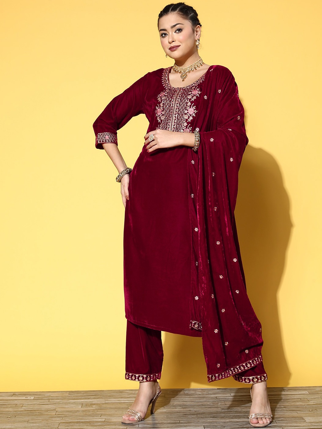 

Varanga Winter Floral Embroidered Velvet Kurta Set with Dupatta, Maroon